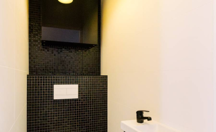 18-Renovation-complete-des-WC-en-noir-et-blanc-d-un-appartement-a-Asnieres-sur-Seine-Studio-B