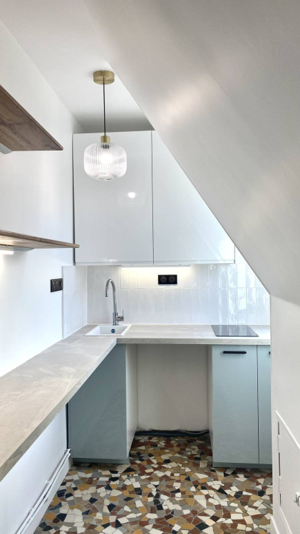 Un studio transform&eacute; sous les toits d'Asni&egrave;res-sur-Seine 92